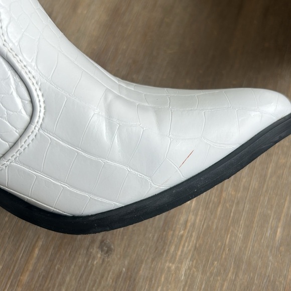 ASOS White Croc-Embossed Western Style Pointy Toe Cowboy Ankle Boots Size 6 - Picture 14 of 16